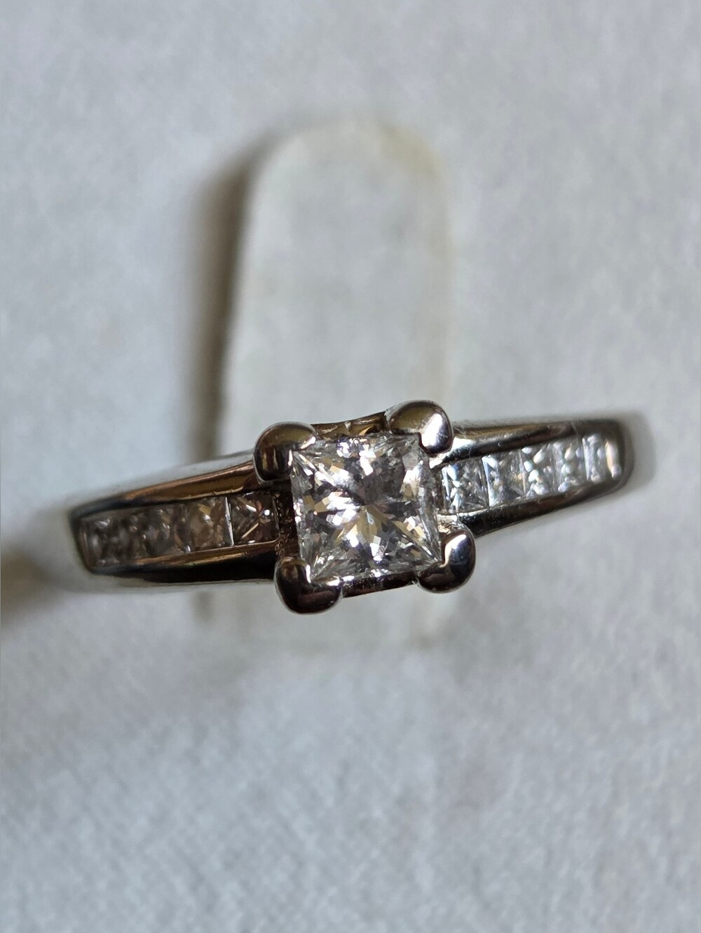 14k Classic Solitaire Princess Cut Engagement Ring With Side Stones Size 7 3/4